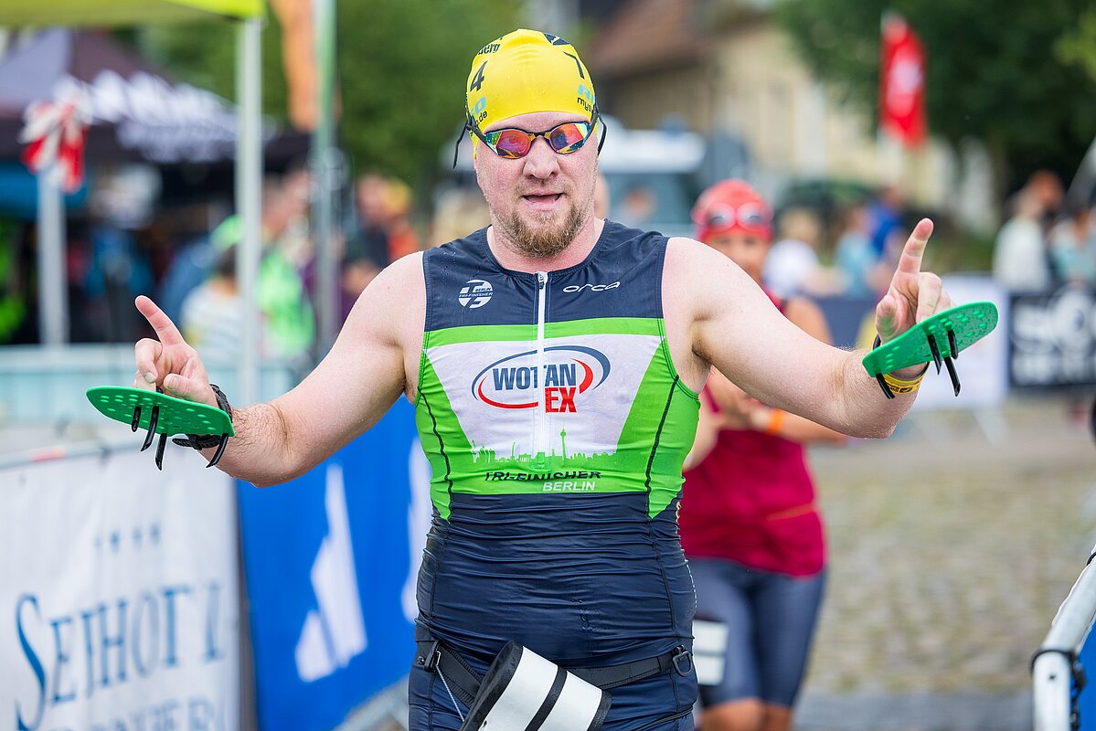 Perfectly equipped SwimRunner at the SwimRun Rheinsberg